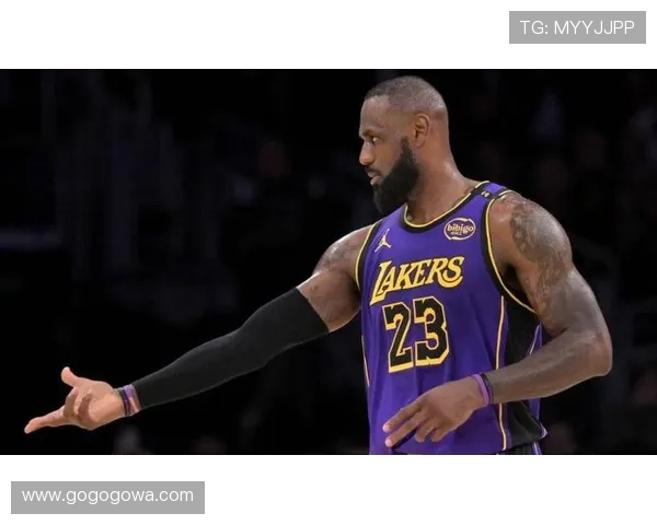 勒布朗再创历史纪录带领湖人逆转勇士，浓眉受伤仍坚持比赛表现出色